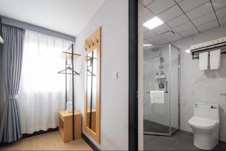 Отель Guan Hai Lou Hotel в Санья - Китай