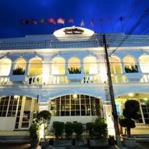 отель Baan Phuanda Phuket