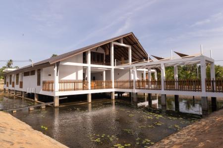 Отель Uppuveli Beach by DSK в Тринкомали - Шри-Ланка