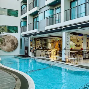 отель Ratri Hotel Phuket Old Town