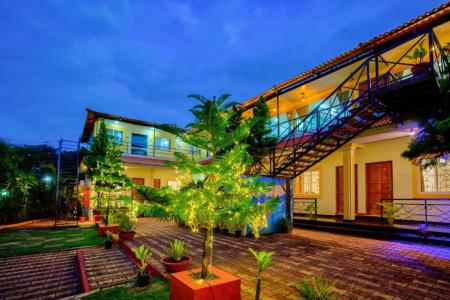 Отель Maya Resort в Анджуна - Индия