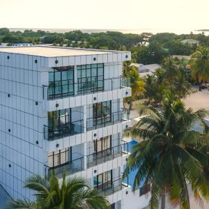 отель Wings by Hawks Hotels Kamadhoo Baa Atoll