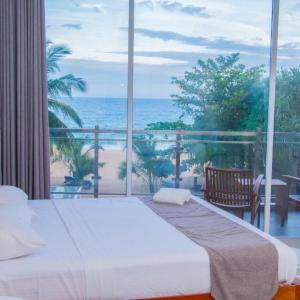 отель Marakolliya Beach Resort