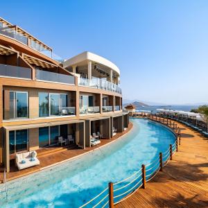 отель Qlusive Hotel (12+)