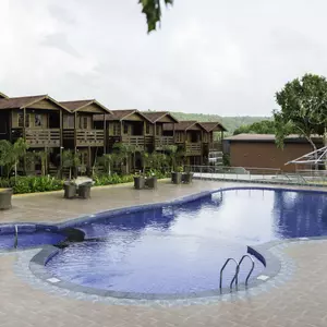 отель Axiom Retreat Resort