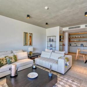 отель G Beyond Apartments & Villas