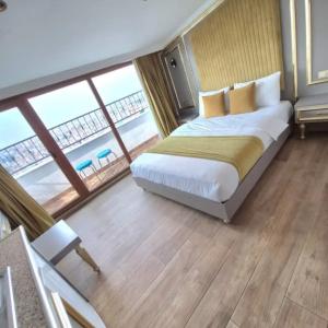 отель Taksim La Marino Hotel