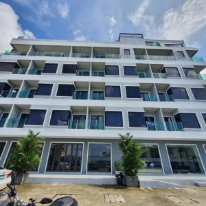 отель Kana Triple L Hotel
