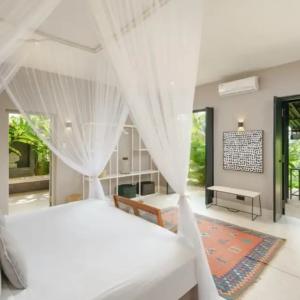 отель Cool and Contemporary Hilltop Villa With Ocean Views