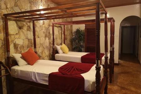 Отель Tropical Beach House, Hikkaduwa в Хиккадува - Шри-Ланка