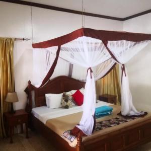 отель Mambo Ocean Resort