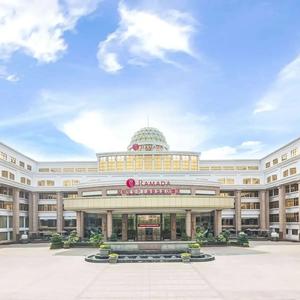 отель Ramada Shenzhen Baoan