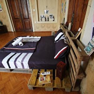 отель Dingo Backpackers Hostel