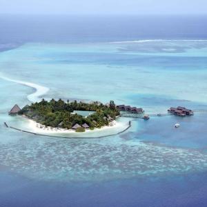 отель Gangehi Island Resort & Spa