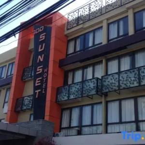 отель 100 Sunset Kuta Hotel & Ballroom