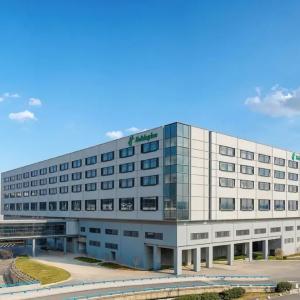 отель Holiday Inn Shanghai Pudong Airport by IHG
