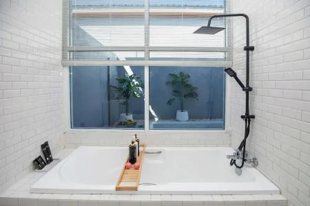 Отель Best Time Pool Suites Hotel в Чалонг Бэй - Таиланд