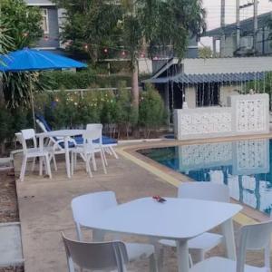 отель DJ Residency and Pool Party