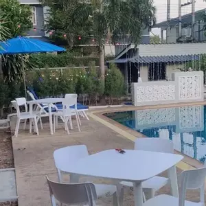 отель DJ Residency and Pool Party