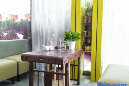 Ziyang Holiday Hotel (Zhengzhou Hanghai Square Subway Station Branch)