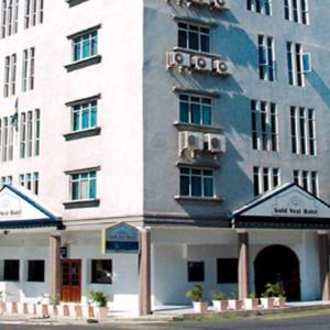 отель Gold Crest Hotel