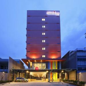 отель Amaris Hotel Pasar Baru