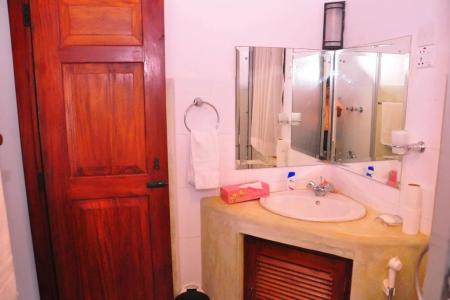 Отель Serenity Lake Front Villa в Калутара - Шри-Ланка