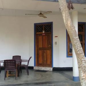 отель Hangloose Arugambay