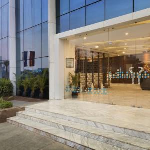 отель Howard Johnson by Wyndham Bengaluru Hebbal