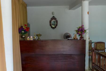 Отель Empyrean Hotel в Катунаяка - Шри-Ланка