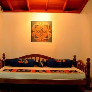 отель The Waves Beach Chalets