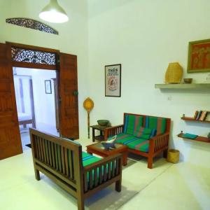 отель Blue Parrot Beach Villa