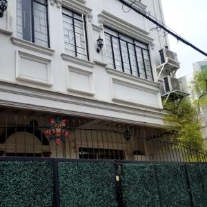 отель Makati Riverside Inn