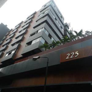 отель Nanatai Suites