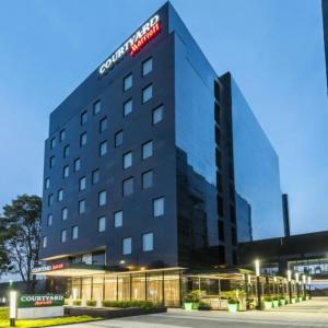 отель Courtyard by Marriott Bogota Airport