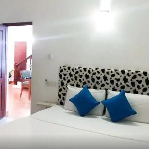 отель C J Beach Resort