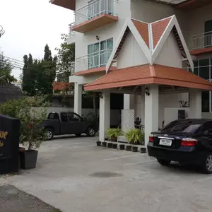отель Urban House 195