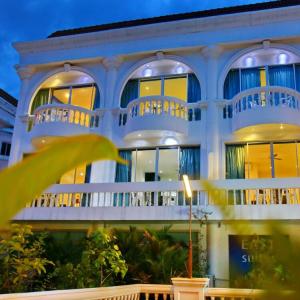 отель East Suites