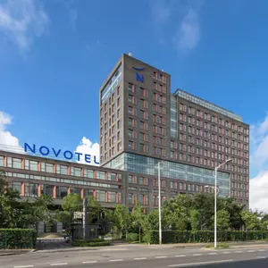 отель Novotel Shanghai Clover