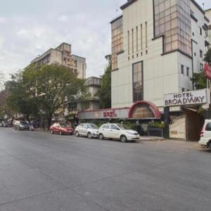 отель Yogi Broadway