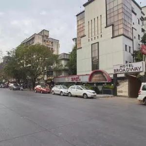 отель Yogi Broadway