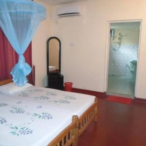 отель Indrani Inn