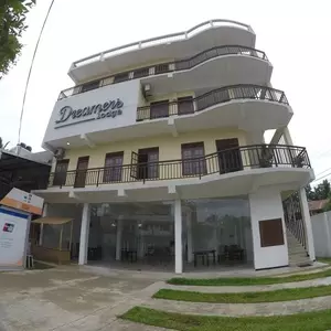 отель Dreamers Lodge