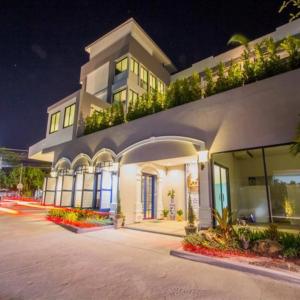 отель Baba House Phuket Hotel