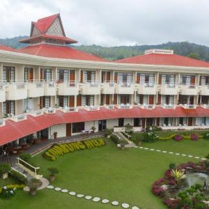 отель Sinabung Hills Berastagi