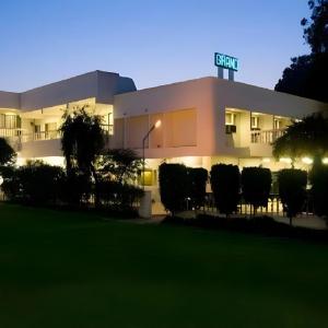 отель Grand Hotel Agra