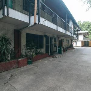 отель Broadway Court Apartelle