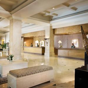 отель Bumi Surabaya City Resort