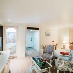 отель Cross Vibe Bangkok Srinakarin