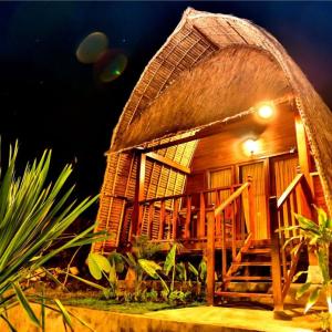 отель Sunset Coin Lembongan Cottage and Spa